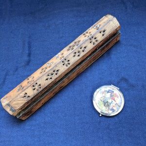 🎴 Handmade Intense Holder